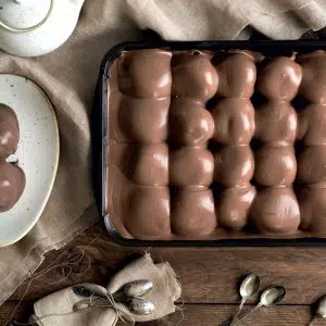 Profiteroles vaschetta scuro - Speiseeis von La Cremeria