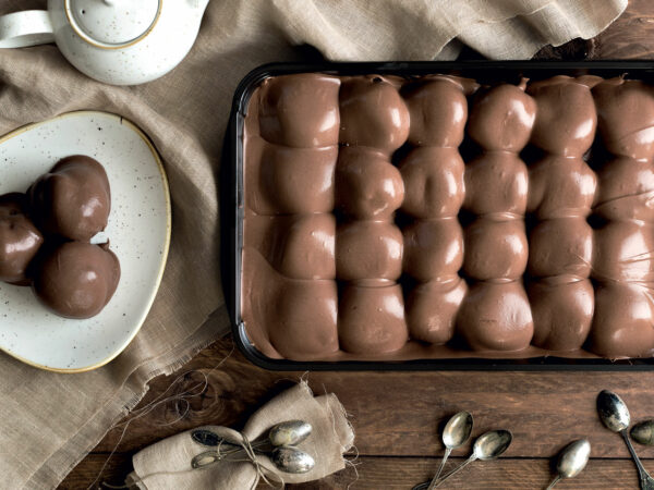 Profiteroles vaschetta scuro - Speiseeis von La Cremeria